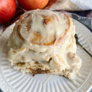Apple pie cinnamon roll on plate.