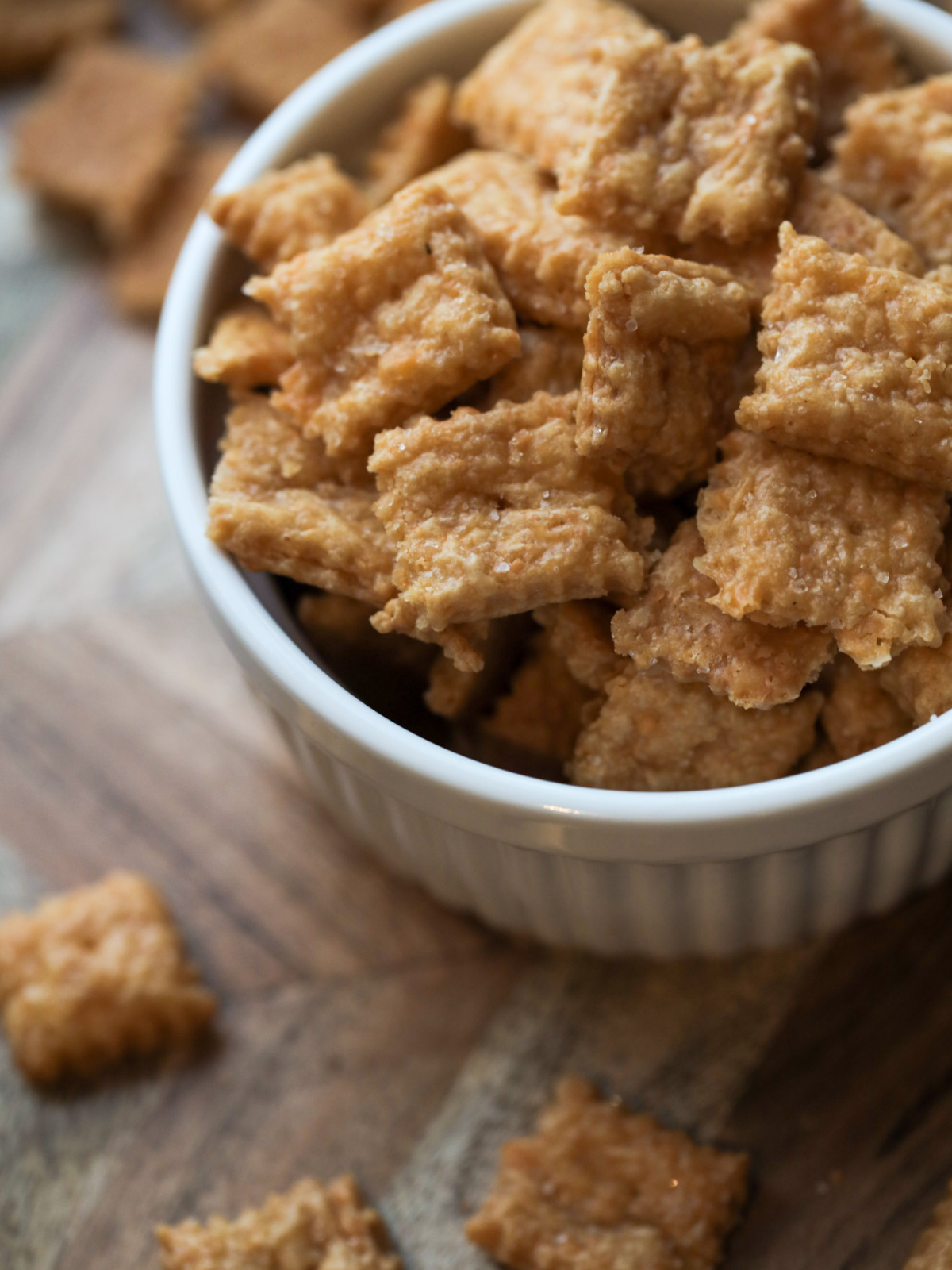 A closeup of the sourdough discard cheez-it crackers in a bowl. 